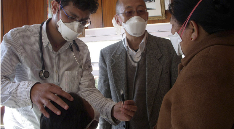 Drs-examining-TB-patients